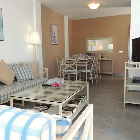 Playa Blanca Sleeps 6 Pool Wifi Vila